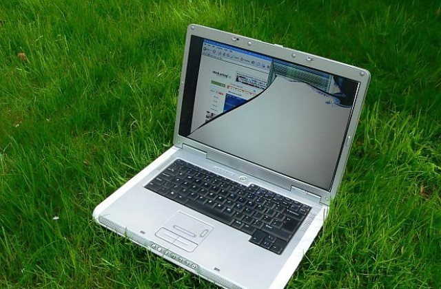 Златен лаптоп Sony VAIO