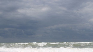 Прекратяват издирването на петимата моряци по море