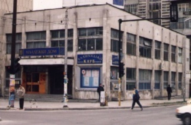 Наркозависими редят изложба във Варна