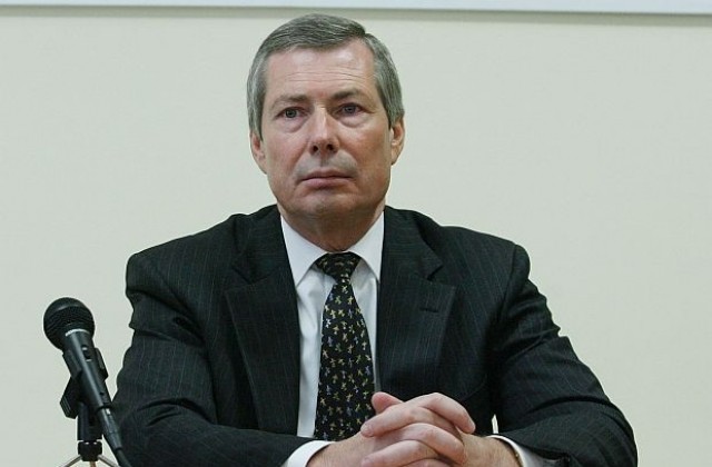 Уорлик: Визата на Румен Петков е отнета заради текущо криминално разследване