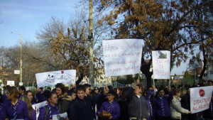 Ученици излязоха на протест след катастрофа с тяхна съученичка