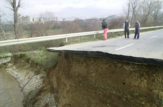 Възстановяването на моста край Бобошево е приоритет на областната управа