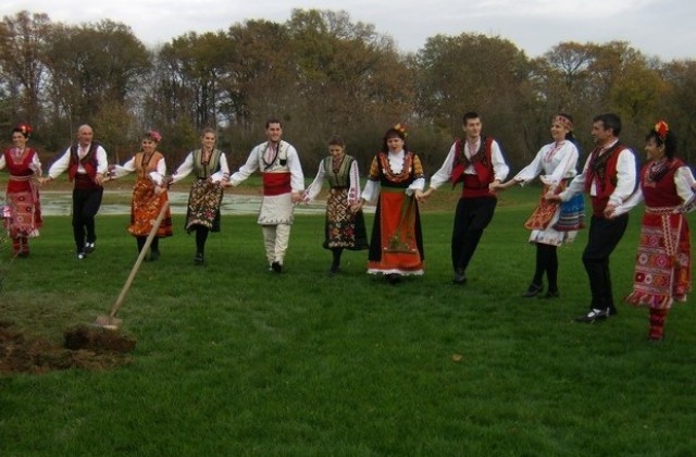Ловешки ученици представят българската култура във Франция