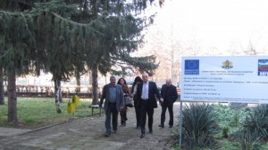 Министър Дончев инспектира ремонтираното читалище в Козаревец