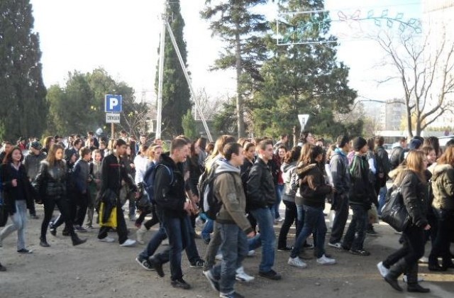Срещи с полиция и ръководства във всяко училище в Сливен след бунта