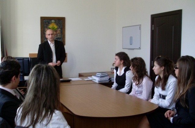 Ученици и преподаватели посетиха НАП-Габрово