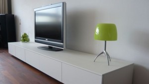 За жабата от екрана и локвата на дивана