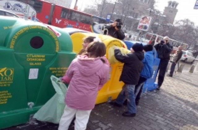 Ще купуват съдове за разделно събиране на боклук с европари