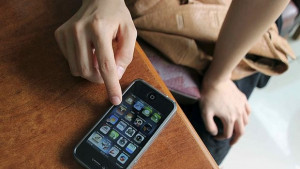 iPhone4 от зъби на Тиранозавър
