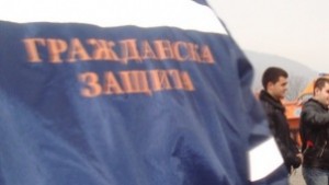 Вятърът събори покрив на автосервиз