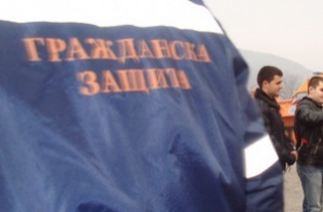 Гражданска защита отстрани опасно висящи ламарини в Стара Загора