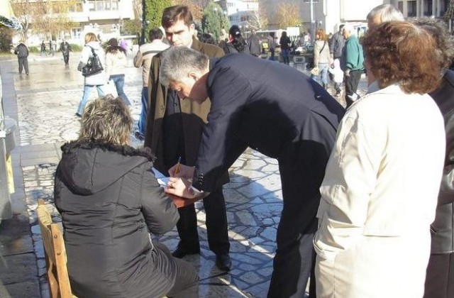 Над 2 500 подписа събраха в защита на лекарите в Горна Оряховица