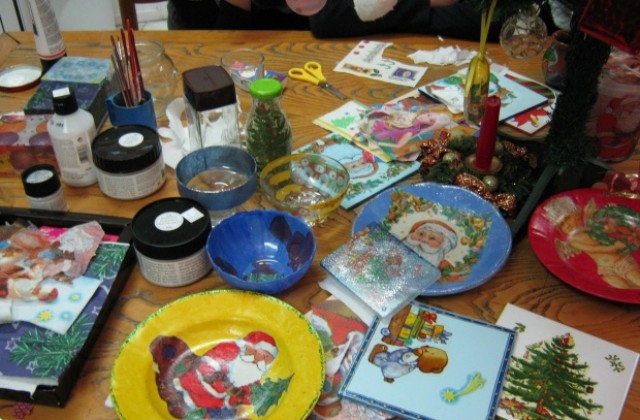 Сувенири от стари вещи изработиха деца от Дупница