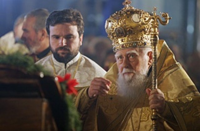 Патриарх Максим присъства на света литургия в синодалния параклис
