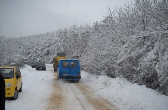 Временно затворен е пътят през Конявската планина