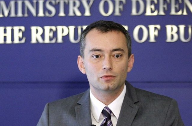 Правителството иска да освободи дипломатическите служби от бивши агенти