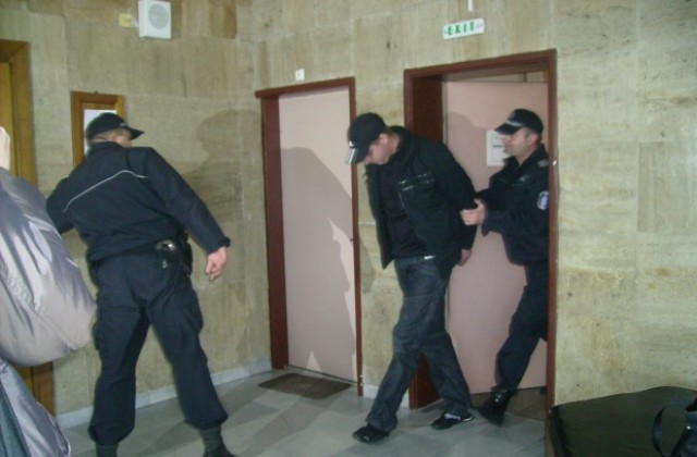 Съдът остави в ареста задържан за въоръжения обир на златарско ателие в Дупница
