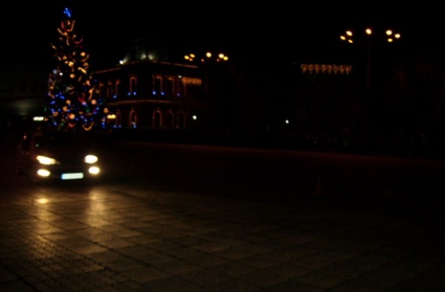 Зимно автошоу под елхата в Кюстендил