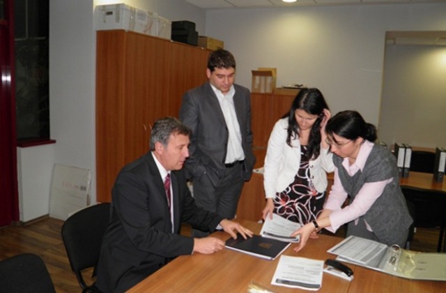 Община Разлог подписа проект за енергийна ефективност в МРРБ