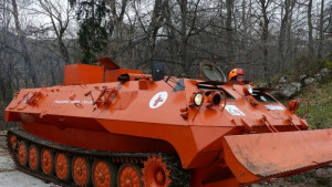 Верижен влекач ще разбива преспите в Шуменско