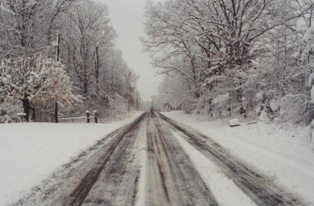 Пътищата са проходими, затворен остава Дюлинският проход