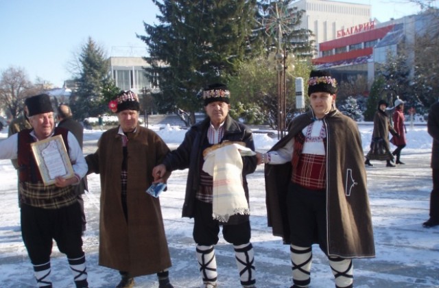 В Силистра коледари от България и Румъния благославяха за здраве