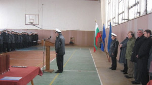 66 години Атия