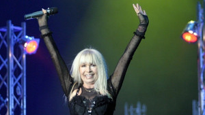 Лили Иванова отменя коледния си концерт във Варна