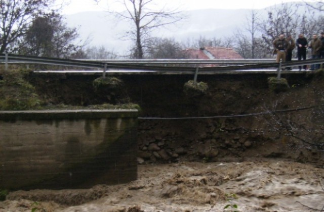 Възстановиха движението в двете ленти в района на Гърляно и при моста до Бобошево