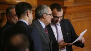 Сини и червени депутати атакуват текстове от КСО пред Конституционния