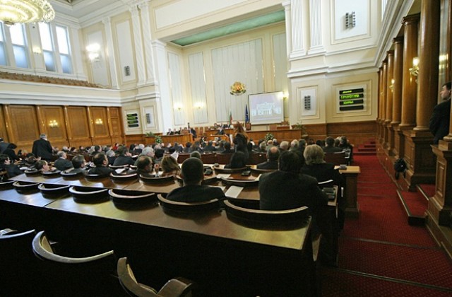 Депутатите не изслушаха Цветанов за експертизата на бебето, той се извини на лекарите