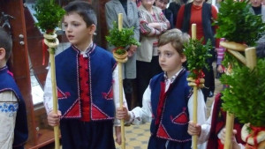 Коледари редиха благословии в Общината