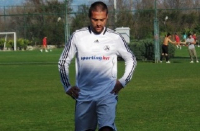 Йордан Петков продължава с футбола извън Славия