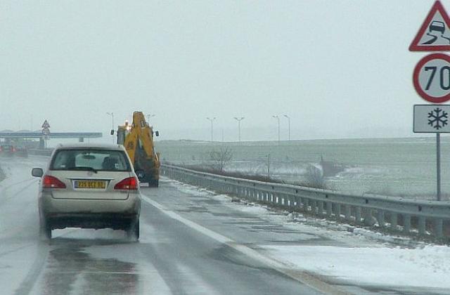 Пътните настилки на места в страната са заледени