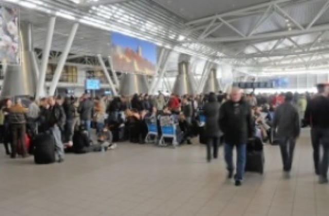 Пътуванията ни в чужбина са се стопили с 15% през ноември