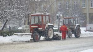 12 машини поддържат пътищата в област Русе