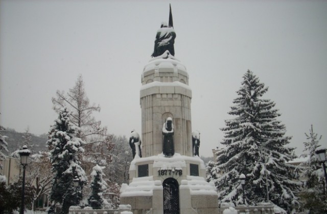 На изток сняг, на запад слънце