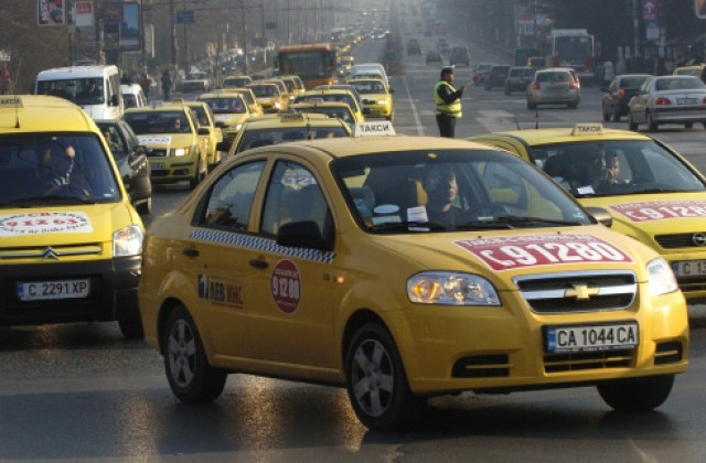 Засилени проверки на такситата на Нова година