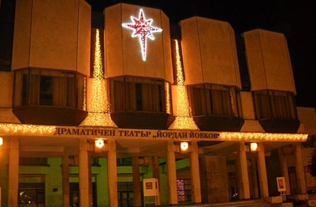 Посрещаме 2011-та с новогодишен огън и празнични илюминации