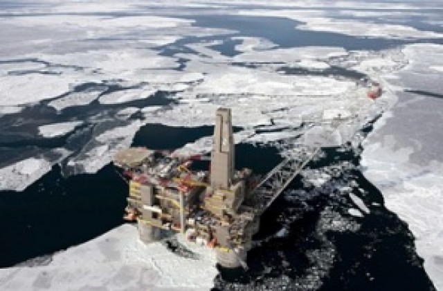 600 моряци и учени са блокирани сред ледовете в Охотско море