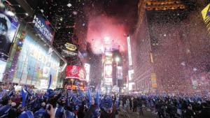 Светът посрещна 2011 година с пищни фойерверки и музика