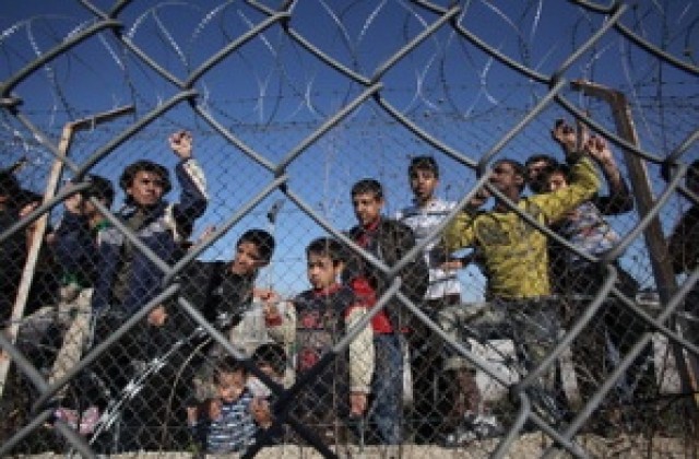 Гърция иска да затегне границата с Турция заради имигрантите