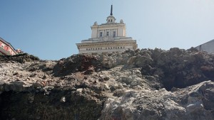 Годината в думи жестове и числа