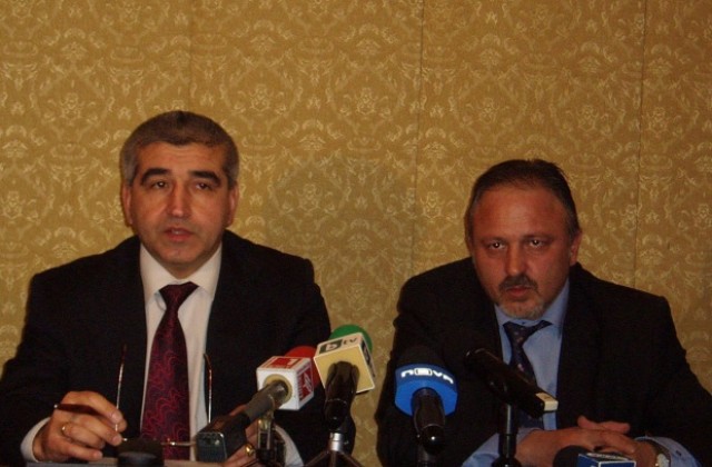 Маскирани обраха бензиностанция, спипаха ги с касата