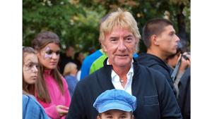 Джон Лоутън снима филм за Попово