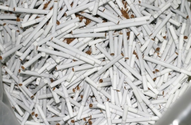 Иззеха 2 400 кутии контрабандни цигари