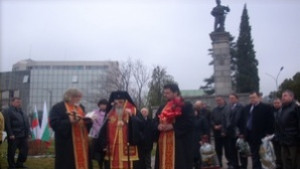 В Сливен хвърлят кръста в шадравана в Самуилово в река