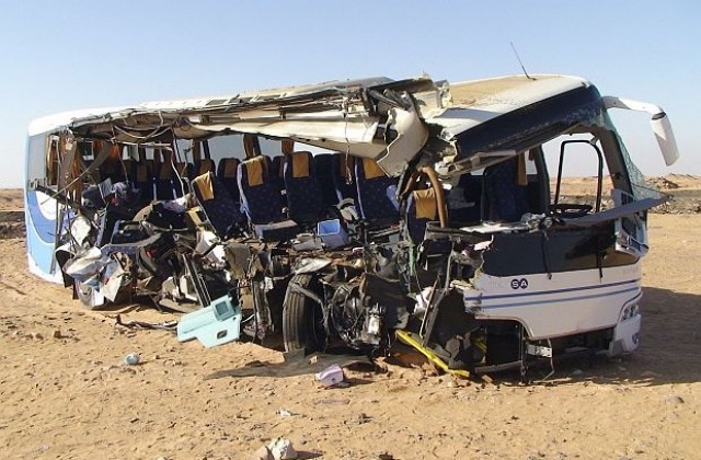 22 души загинаха при автобусна катастрофа в Индия