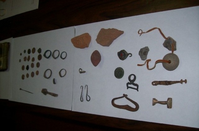 Антични монети и накити открити при спецоперация в Ямбол