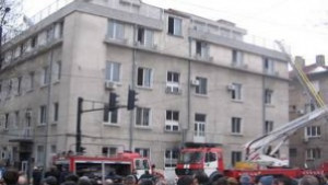 Спиртосани пиромани подпалиха жилище
